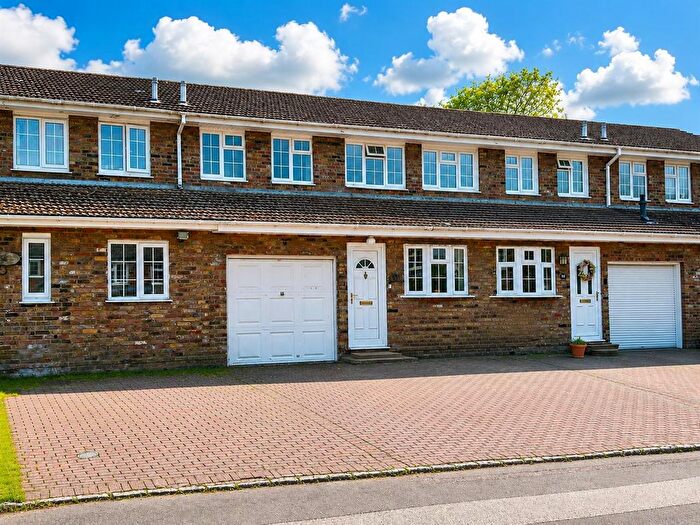 3 Bedroom Property For Sale In London Road, Loughton, Milton Keynes, MK5