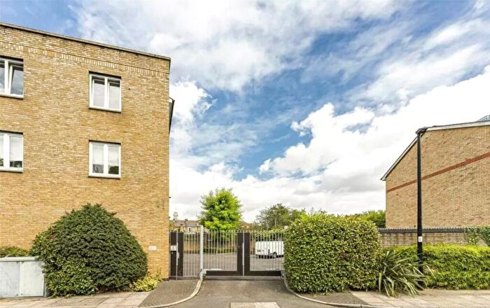 2 Bedroom Terraced House To Rent In Milligan Street, London, E14