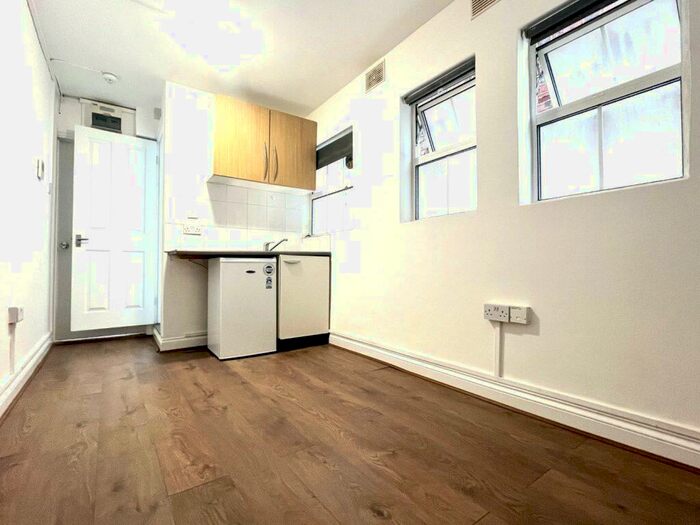 Studio To Rent In Hermitage Road, N4