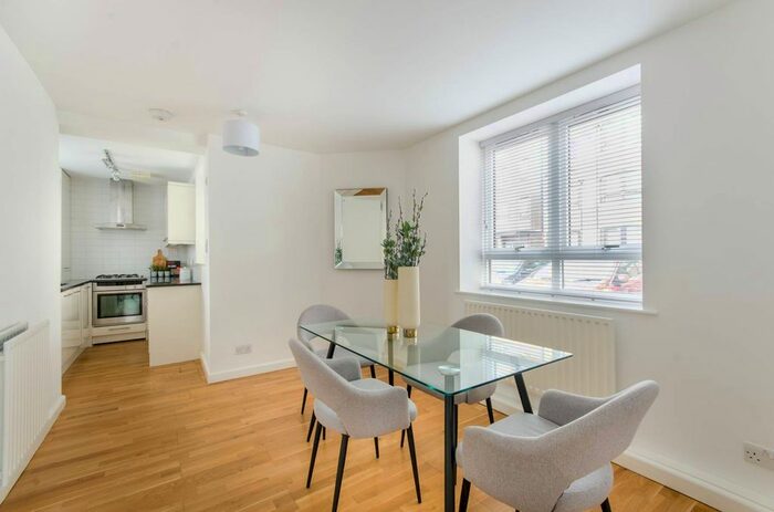 2 Bedroom Flat To Rent In Kew Bridge Court, Chiswick, London, W4