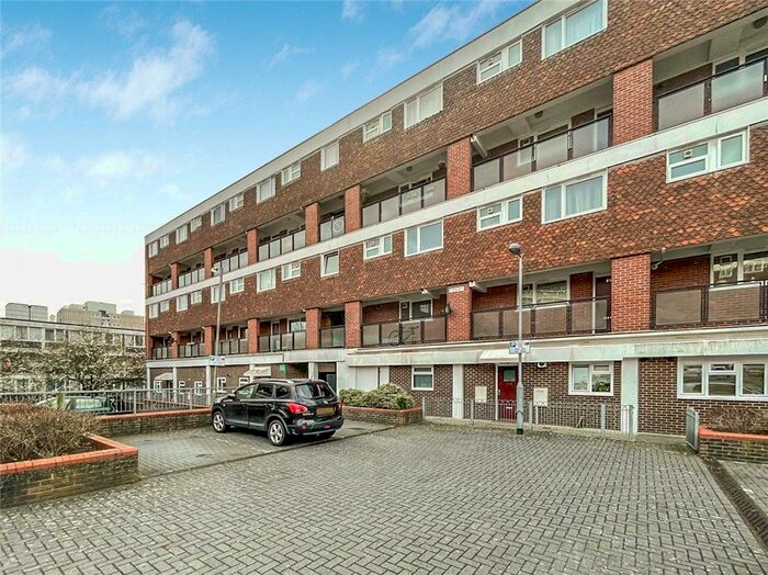 2 Bedroom Flat To Rent In Clarence Lane, Roehampton, SW15
