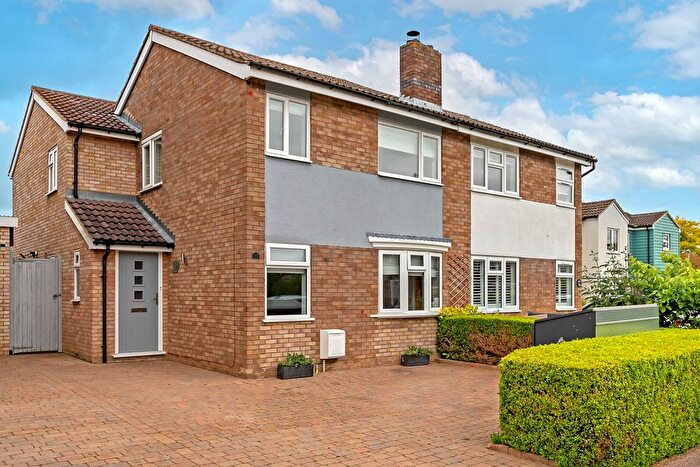 4 Bedroom Semi-Detached House For Sale In Bunyan Close, Pirton, Hitchin, SG5