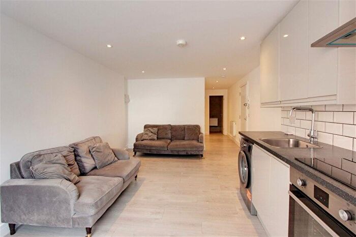 Studio To Rent In A Oakleigh Gardens, Whetston, Whetstone, N20