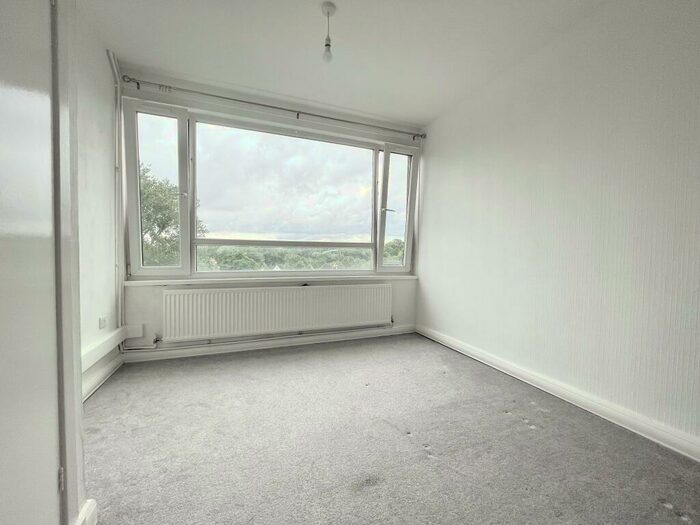 2 Bedroom Flat To Rent In Elgar Lodge, Fair Acres, BR2