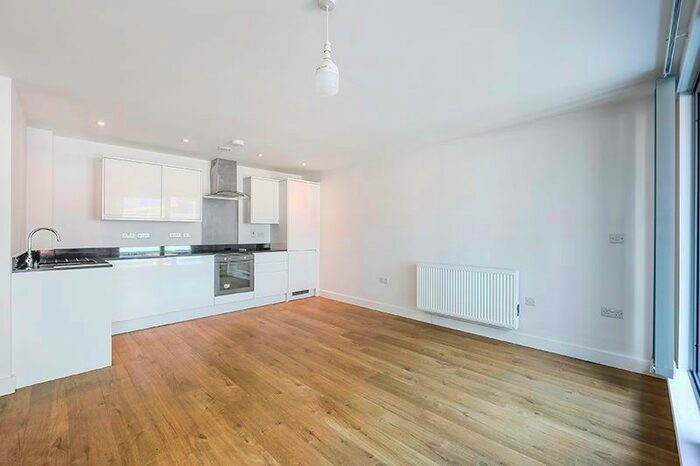1 Bedroom Flat To Rent In High Street, Redhill, RH1