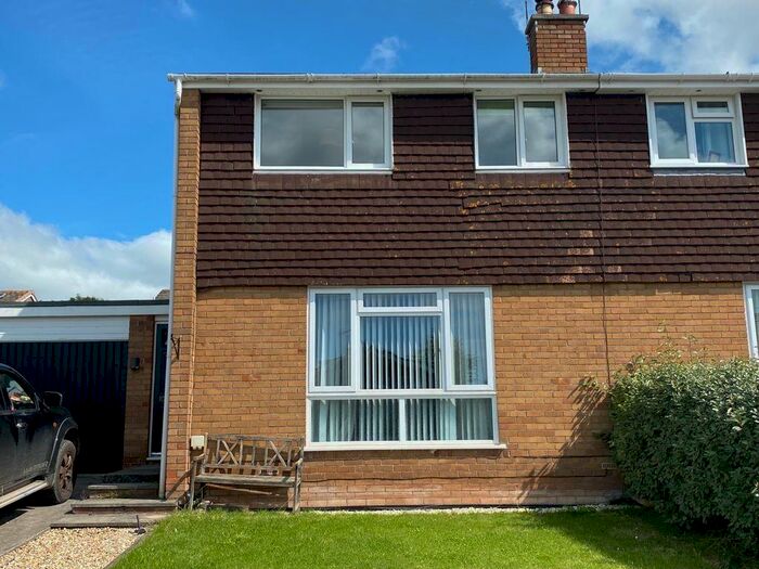 3 Bedroom Semi-Detached House To Rent In Stonewell Grove, Congresbury, BS49