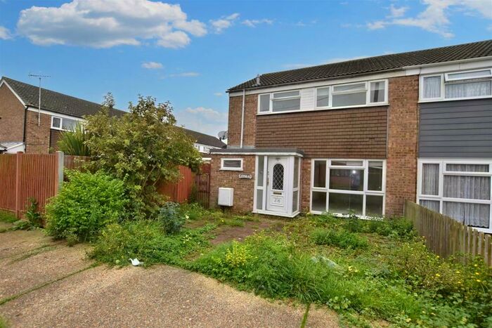 4 Bedroom House To Rent In Champlain Avenue, Canvey Island, SS8