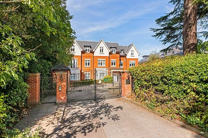 2 Bedroom Flat For Sale In Reigate Hill, Reigate, RH2