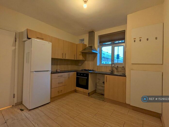 4 Bedroom Flat To Rent In Lydgate House, London, N16