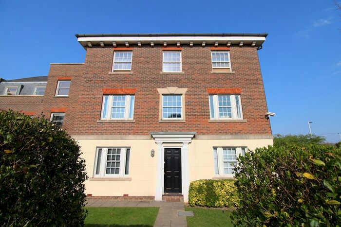 3 Bedroom Flat To Rent In Merstham, Surrey, RH1