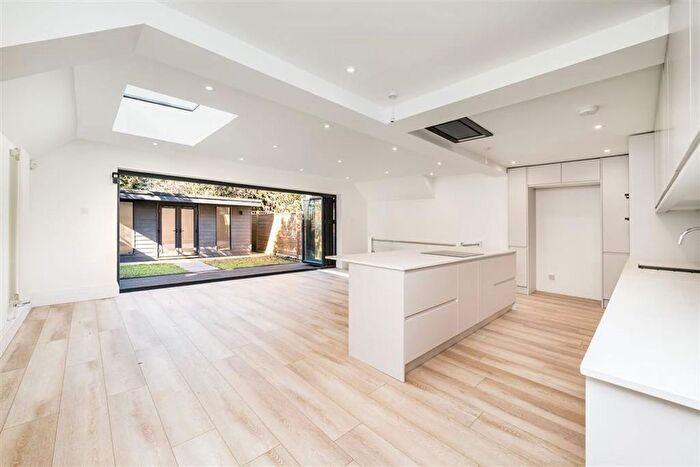 3 Bedroom Flat For Sale In Fulham Palace Road, Bishops Park, SW6