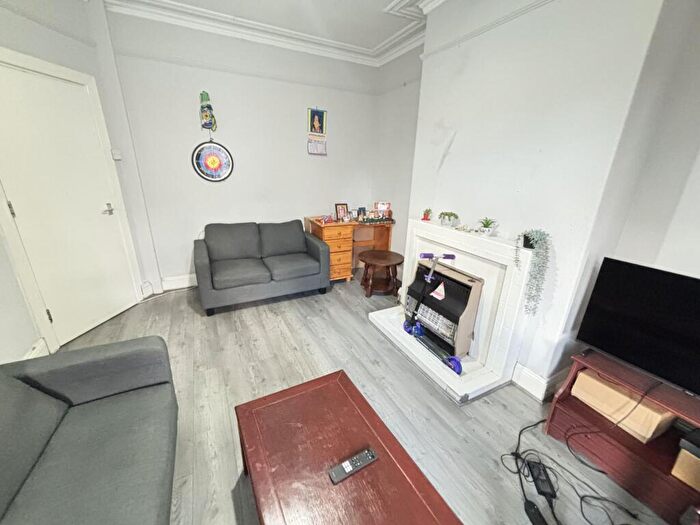 5 Bedroom House To Rent In Hessle Avenue, Leeds, LS6