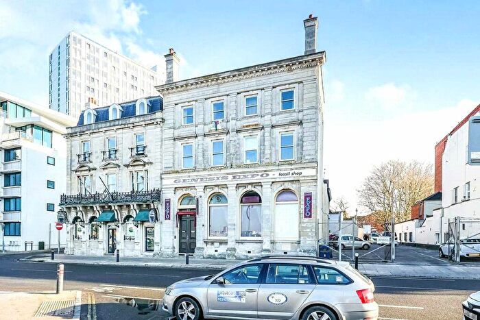 2 Bedroom Flat To Rent In The Hard, Portsmouth, Hampshire, PO1