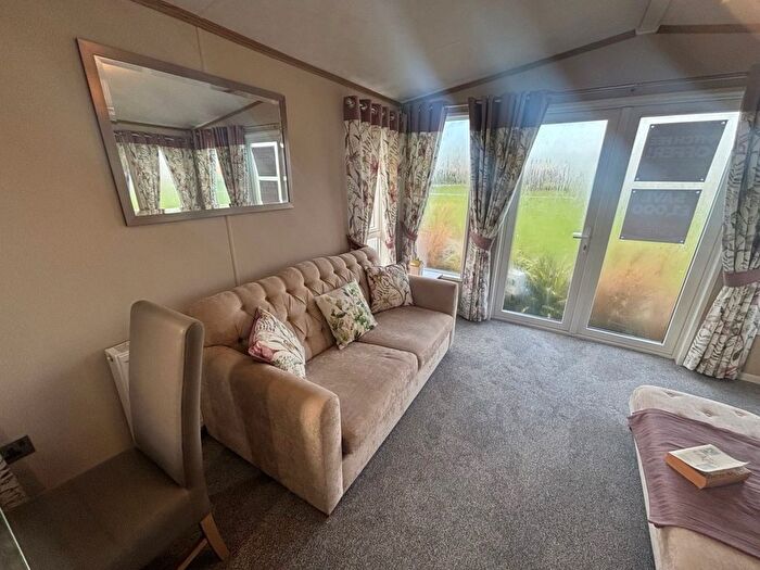 3 Bedroom Park Home For Sale In St. Johns Road, Whitstable, CT5