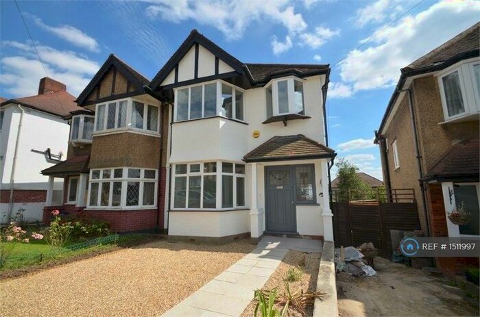 3 Bedroom Semi-Detached House To Rent In Tithe Walk, London, NW7