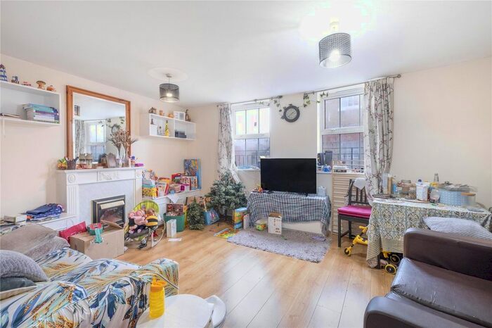 2 Bedroom Flat To Rent In Westminster Bridge Road, Lambeth, London, SE1