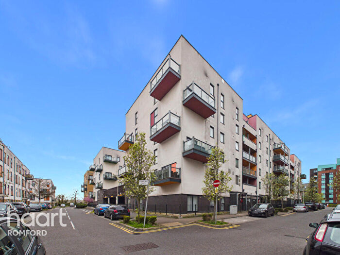 1 Bedroom Apartment For Sale In Wideford Drive, Romford, RM7