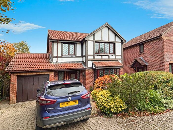 4 Bedroom Detached House To Rent In Canons Close, Warminster, BA12
