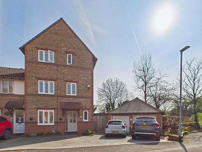 4 Bedroom Semi-Detached House For Sale In Holcot Lane, Anchorage Park, Portsmouth, PO3