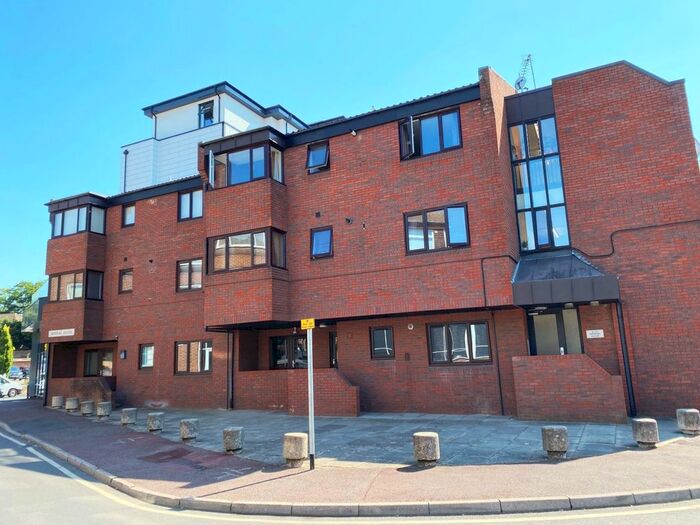 1 Bedroom Flat To Rent In Station Parade, Virginia Water, GU25