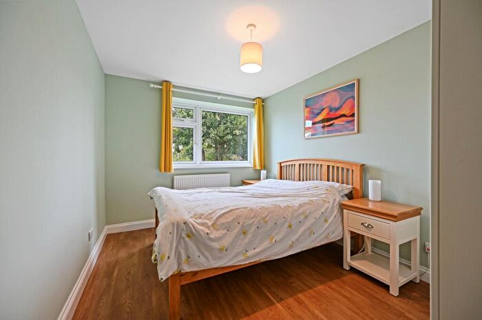 2 Bedroom Apartment To Rent In Carshalton Grove, Sutton, SM1