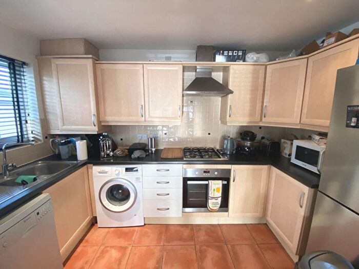 2 Bedroom Flat To Rent In Coleridge Way, Borehamwood, WD6