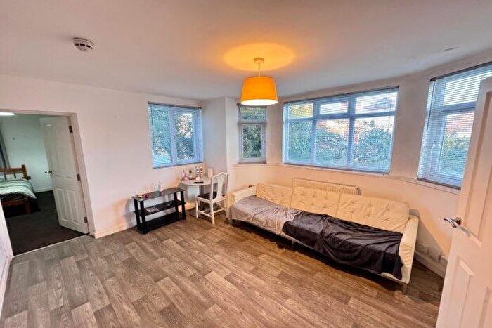 2 Bedroom Flat To Rent In Villa Road, Nottingham, NG3