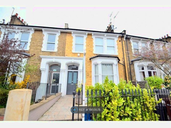 3 Bedroom Flat To Rent In Brooke Road, London, E5