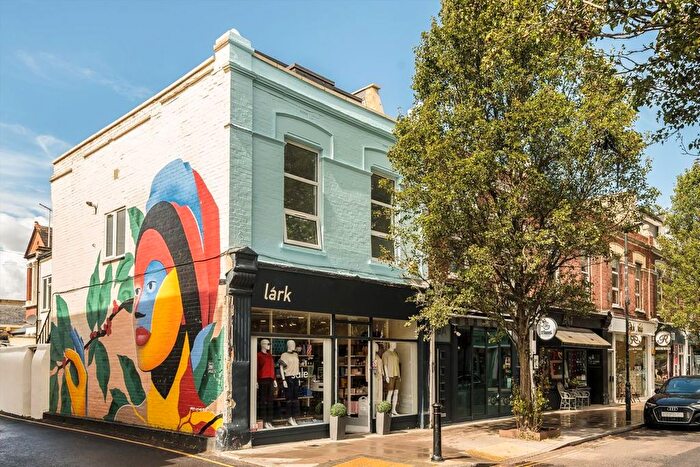 2 Bedroom Flat For Sale In Devonshire Road, Chiswick, W4