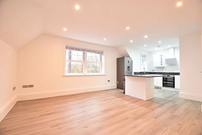 1 Bedroom Flat To Rent In Woodfield Lane, Station House, KT21