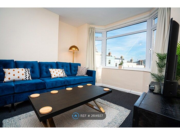 4 Bedroom Semi-Detached House To Rent In Highbury Villas, Bath, BA1