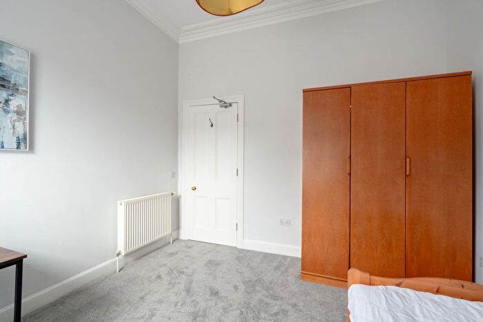 2 Bedroom Flat To Rent In Bruntsfield Gardens, Edinburgh, EH10