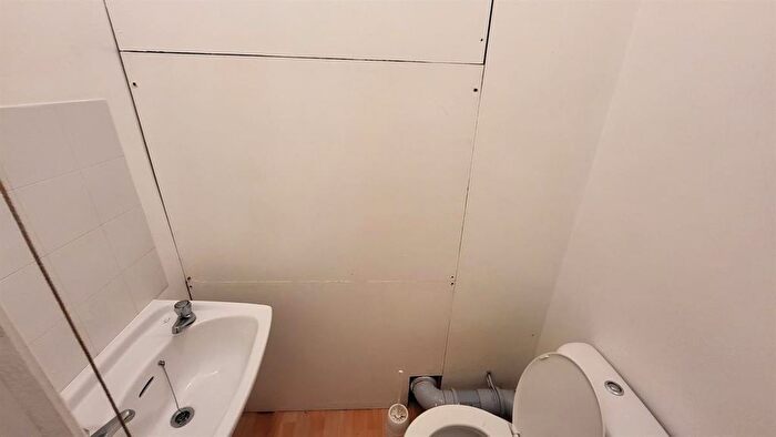 6 Bedroom Semi-Detached House To Rent In Scarsdale Road, Manchester, M14