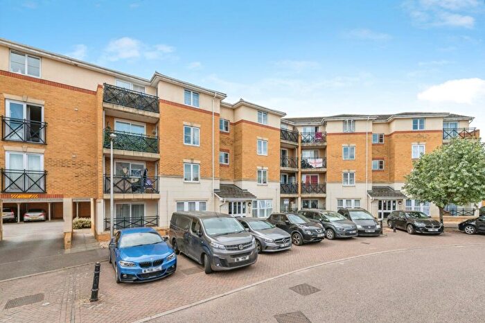 2 Bedroom Flat For Sale In Sewell Close, Chafford Hundred, Grays, Essex, RM16