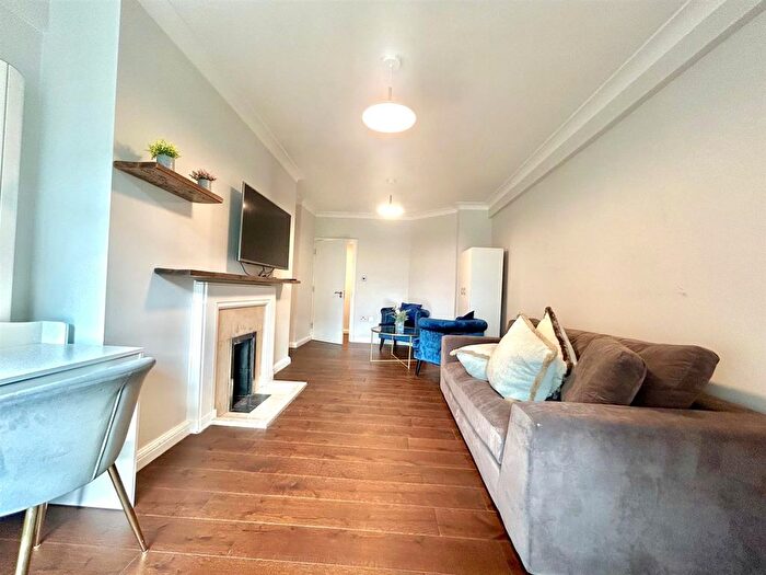 3 Bedroom Flat To Rent In Gloucester Place, London, NW1
