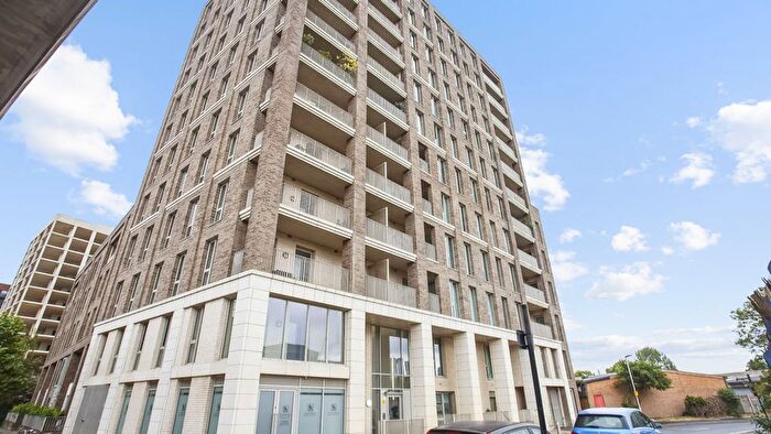 2 Bedroom Flat For Sale In Knights Road, Silvertown, E16