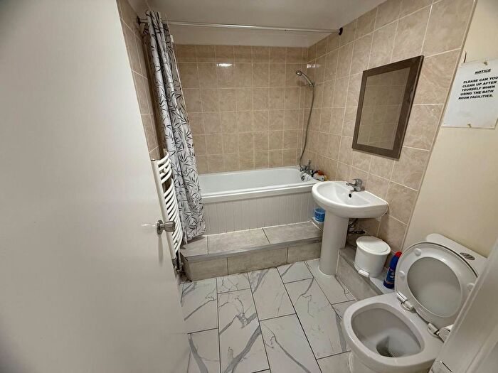 10 Bedroom Semi Detached House To Rent In East Avenue, Hayes, UB3