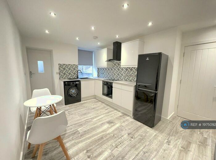 1 Bedroom Flat To Rent In High Street, Lees, Oldham, OL4