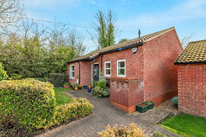 2 Bedroom Detached Bungalow For Sale In South Drive, Cuffley, Potters Bar, EN6