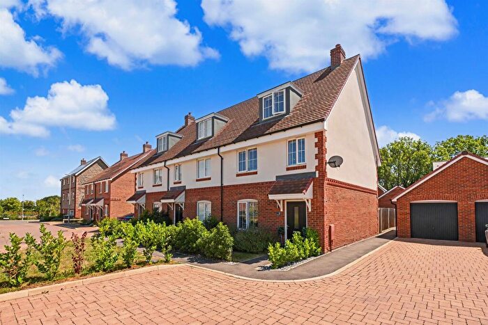 4 Bedroom End Of Terrace House For Sale In Hedgehog Way, Berkhamsted, HP4