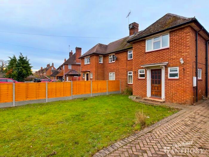 3 Bedroom Semi-Detached House For Sale In Kingswood, Aylesbury HP18