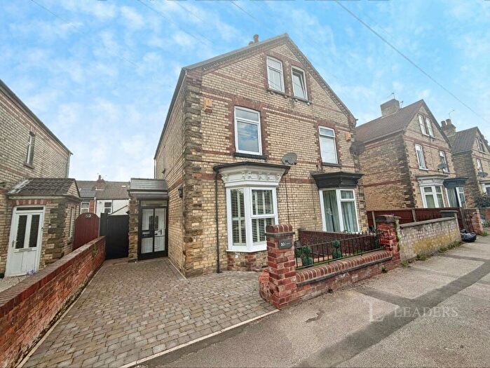 4 Bedroom Semi-Detached House To Rent In Gainsborough, Lincolnshire, DN21