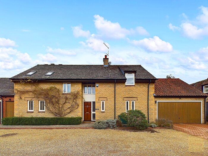 4 Bedroom Link Detached House For Sale In Rectory Farm Court, Elton, Peterborough, PE8
