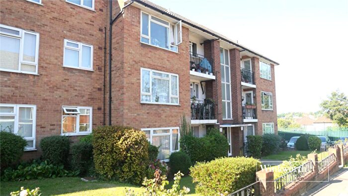 2 Bedroom Apartment For Sale In South Mount, High Road, Whetstone, London, N20
