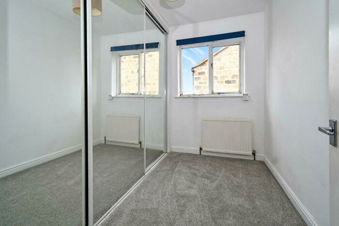 2 Bedroom Flat For Sale In Walkers Row, Yeadon, Leeds, LS19