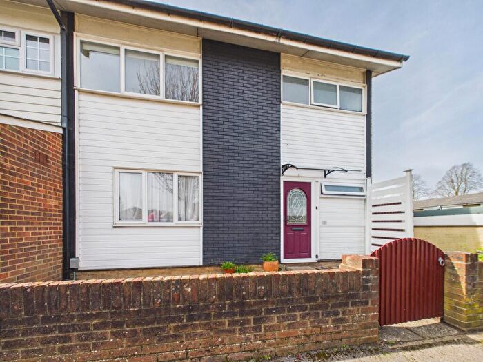 3 Bedroom End Of Terrace House For Sale In Millard Close, Basingstoke, RG21