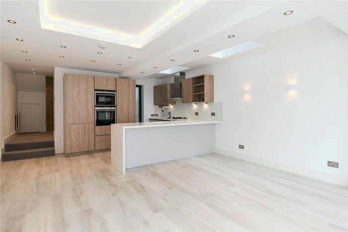 2 Bedroom Flat To Rent In Fulham Palace Road, London, SW6