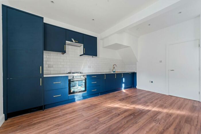 4 Bedroom Terraced House To Rent In Vicarage Road, Sutton, Surrey, SM1