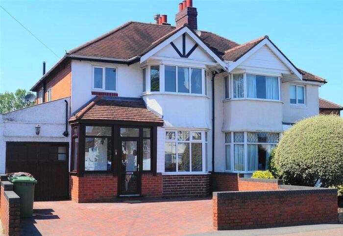 3 Bedroom House To Rent In Castle Lane, Solihull, B92