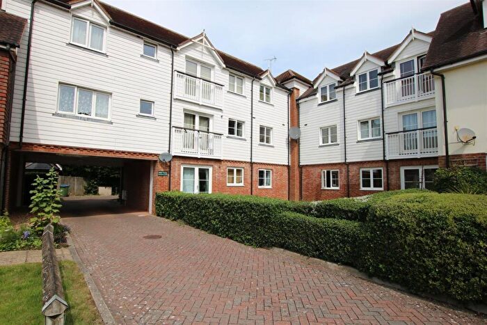 2 Bedroom Apartment For Sale In Pondtail Park, Horsham, RH12